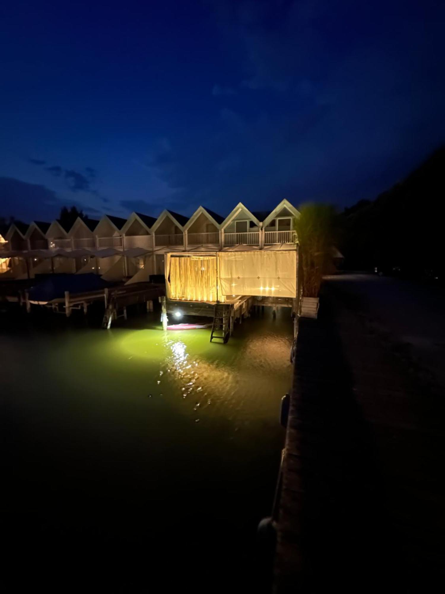 Haus Am See นอยซีเดิลอัมเซ ภายนอก รูปภาพ