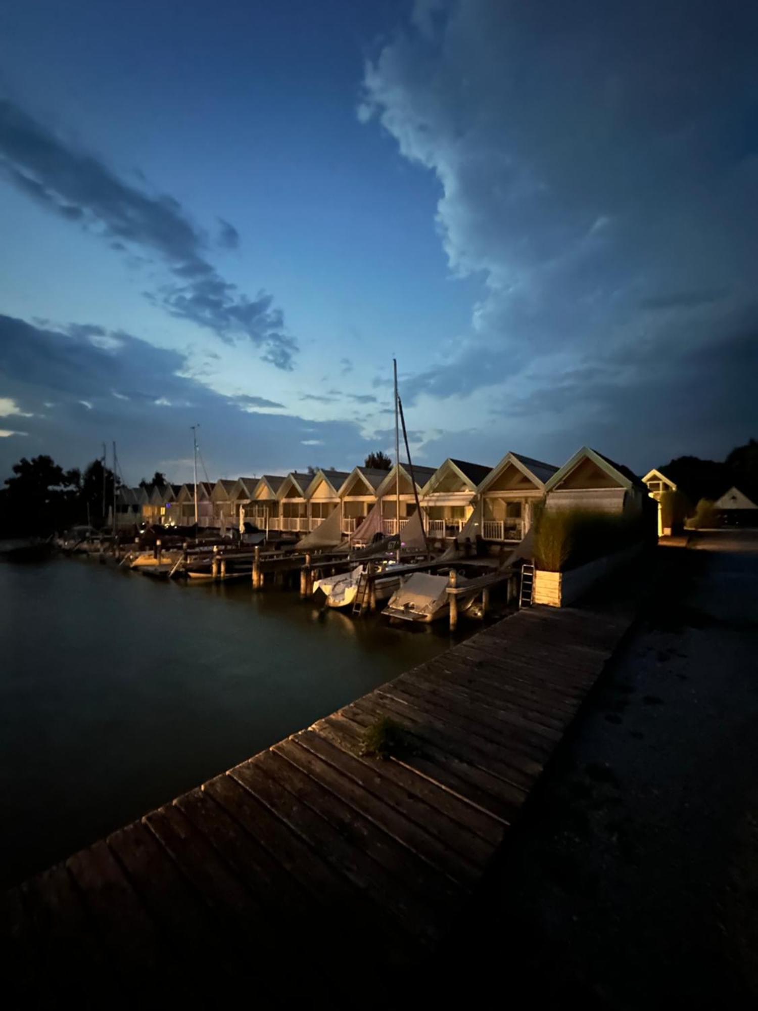 Haus Am See นอยซีเดิลอัมเซ ภายนอก รูปภาพ