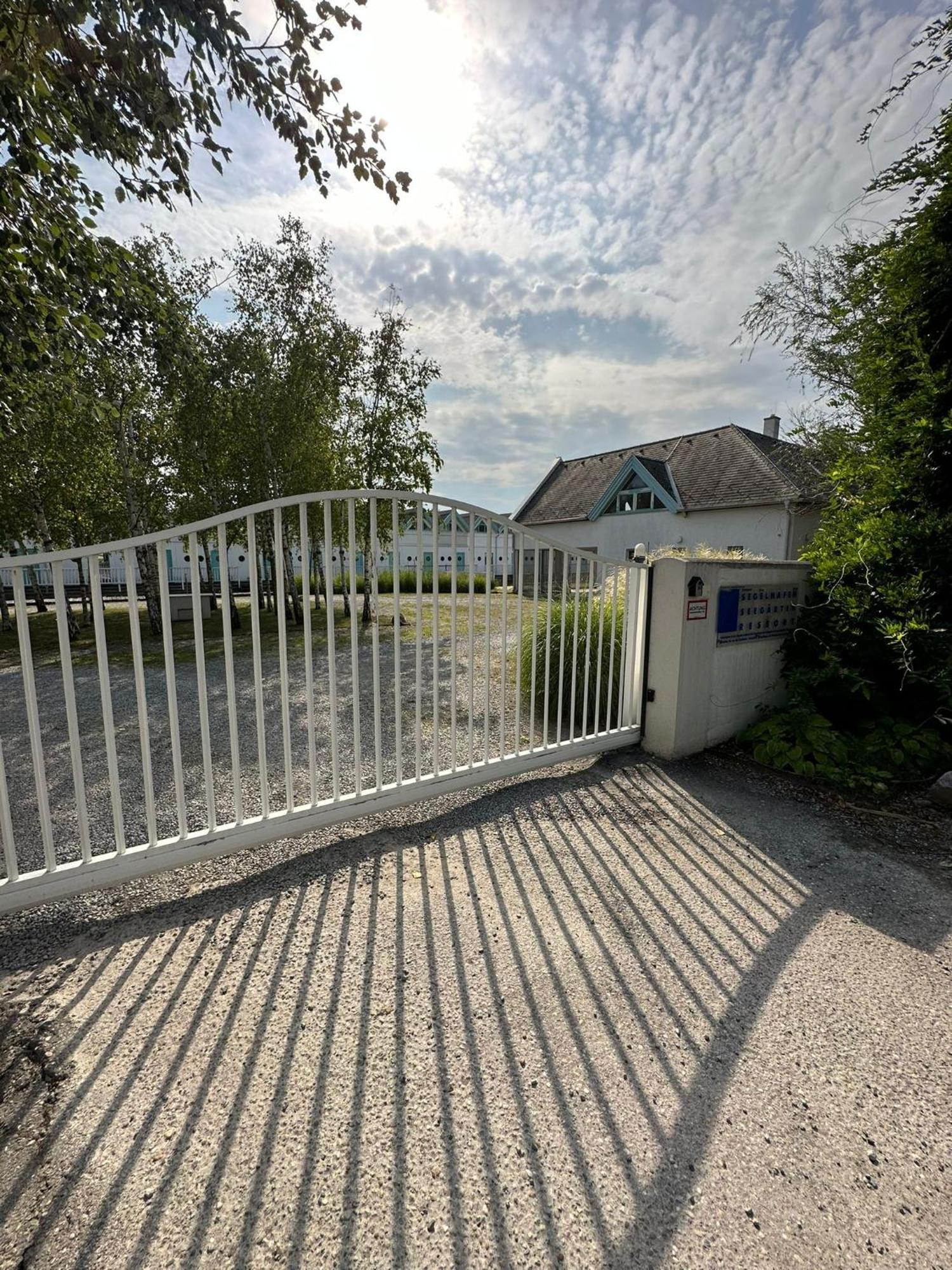 Haus Am See นอยซีเดิลอัมเซ ภายนอก รูปภาพ